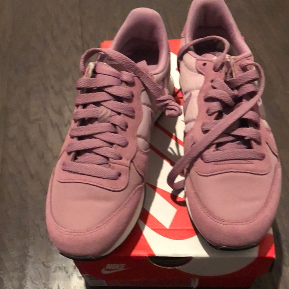 internationalist pink
